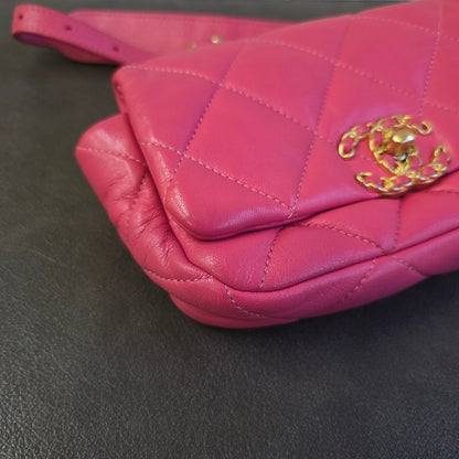 Chanel Quilted Waist Bag （Pre-owned)