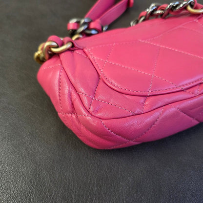 Chanel Quilted Waist Bag （Pre-owned)