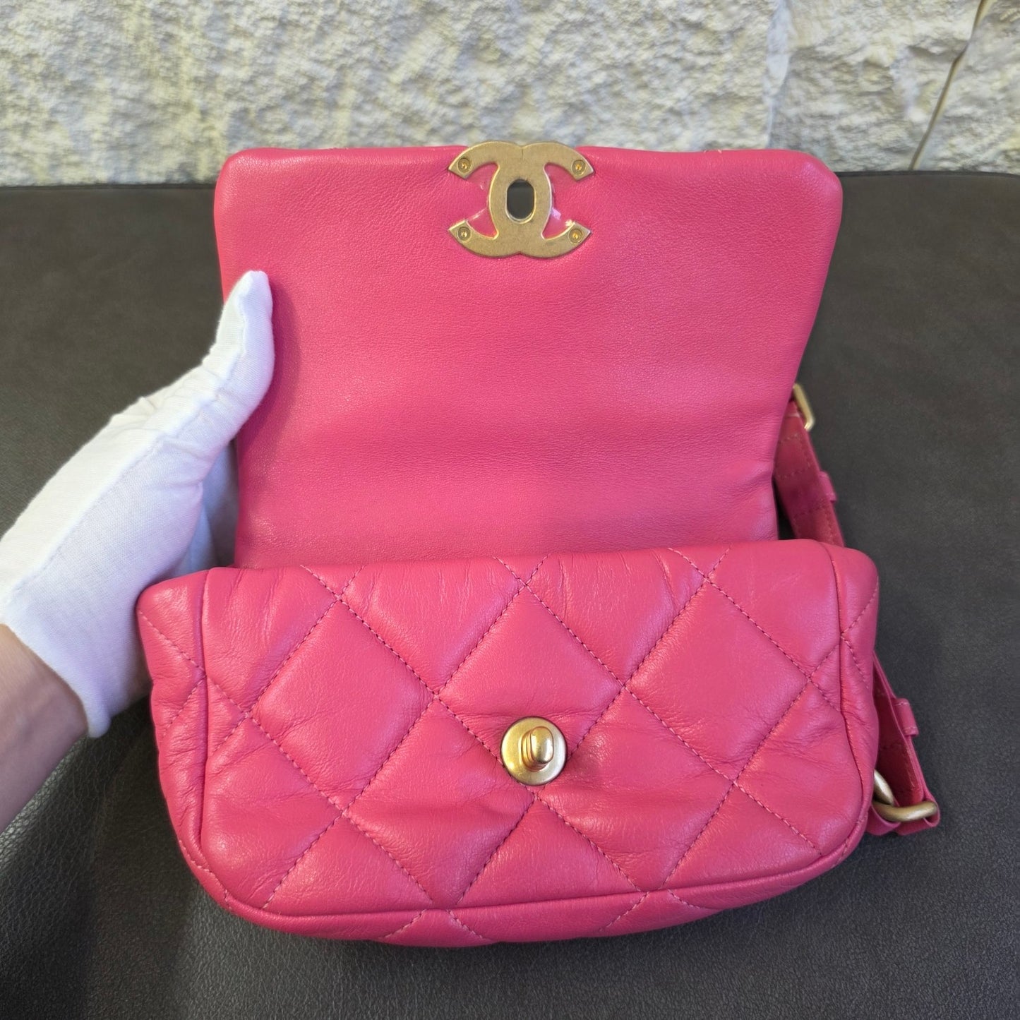 Chanel Quilted Waist Bag （Pre-owned)
