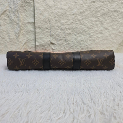 Louis Vuitton Keepall Pouch Shoulder Bag (Pre-owned)