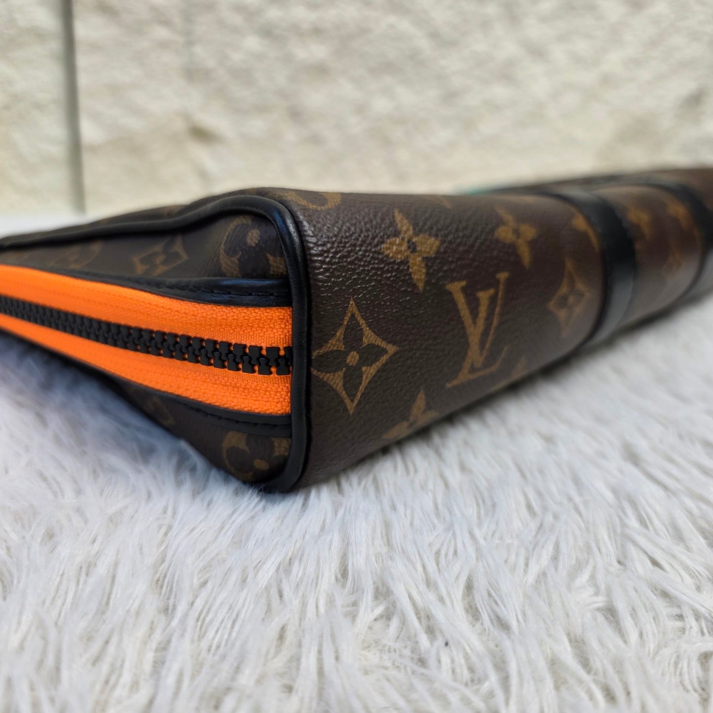 Louis Vuitton Keepall Pouch Shoulder Bag (Pre-owned)