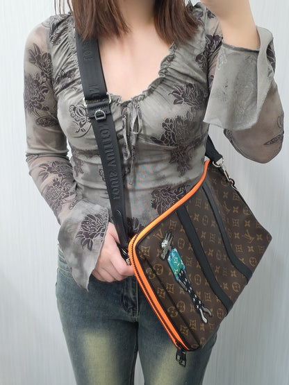 Louis Vuitton Keepall Pouch Shoulder Bag (Pre-owned)