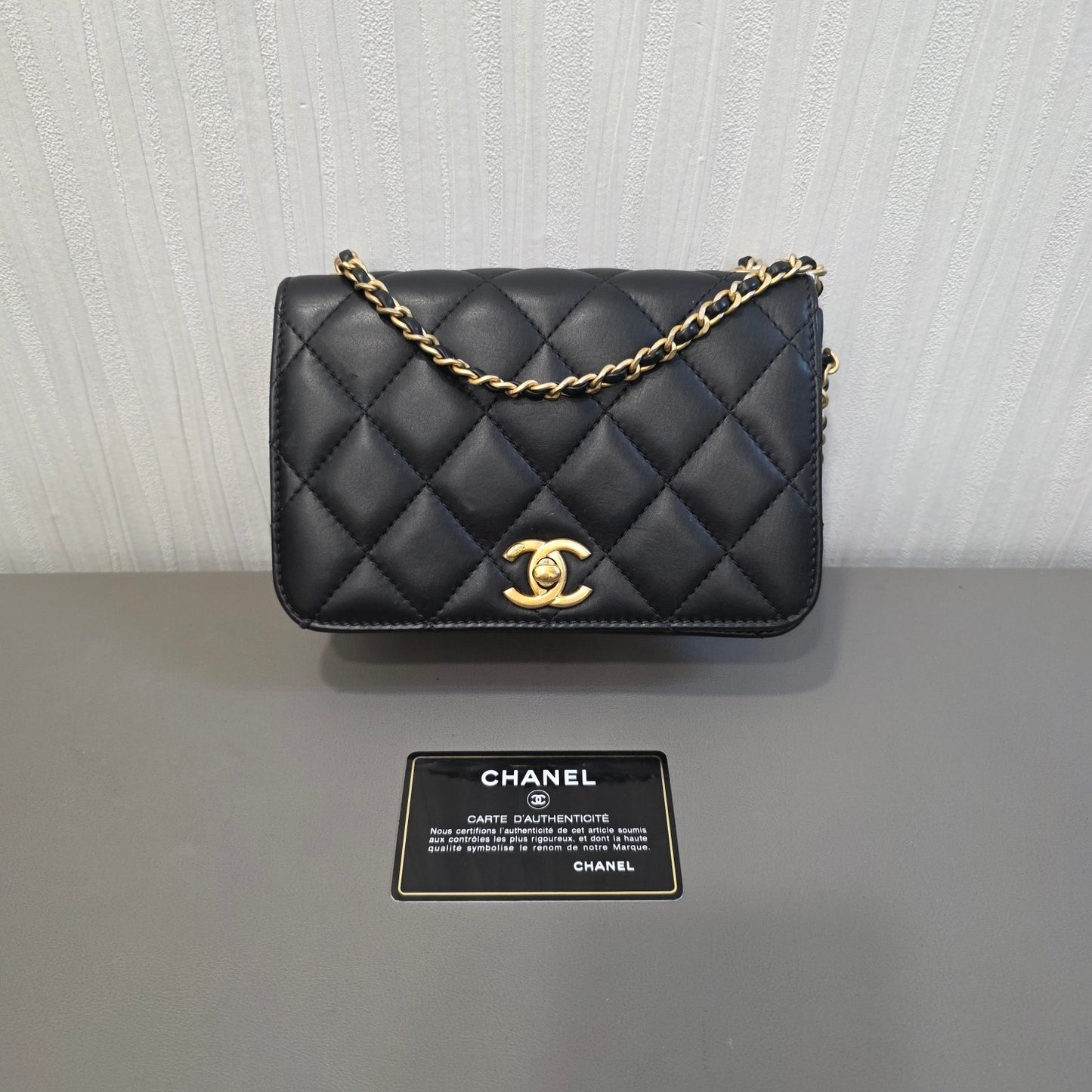 CHANEL Chained Crossbody Bag (Pre-owned)