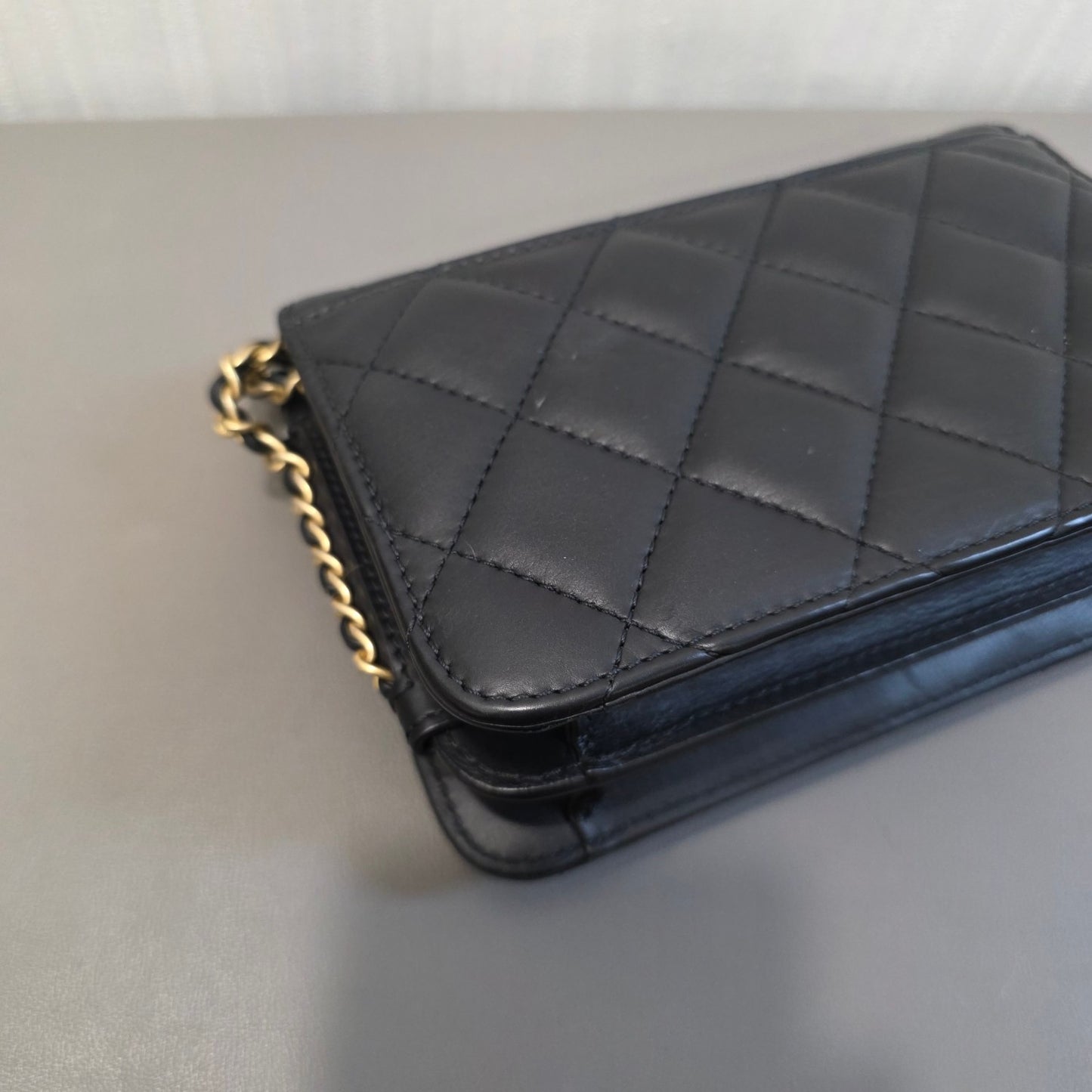 CHANEL Chained Crossbody Bag (Pre-owned)
