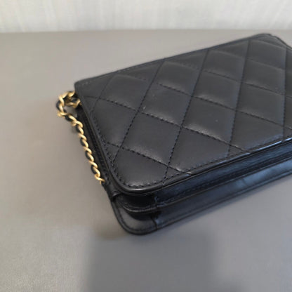 CHANEL Chained Crossbody Bag (Pre-owned)
