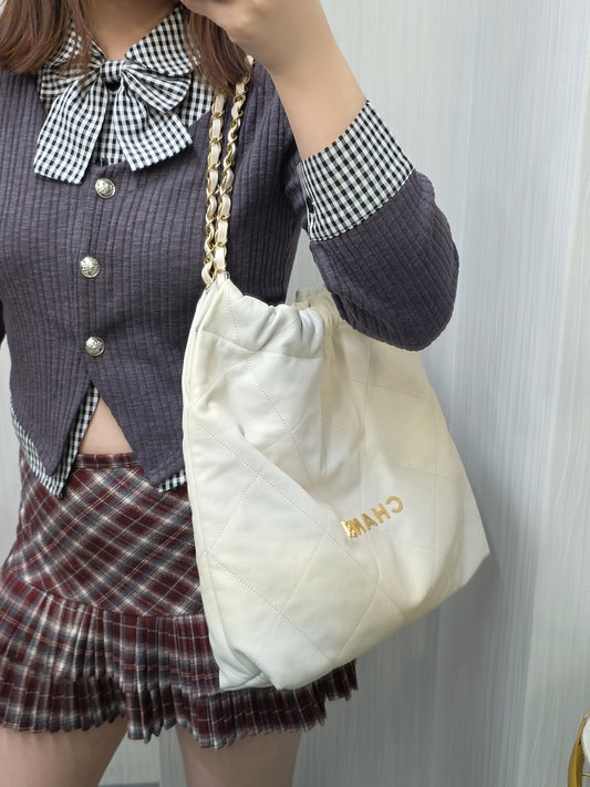 CHANEL 22 Tote / Shopping Bag (Pre-owned)