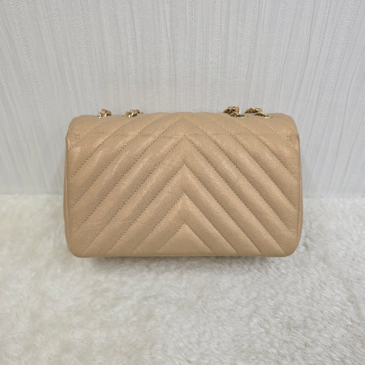 CHANEL Medium Classic Chevron Flap Bag (Pre-owned)