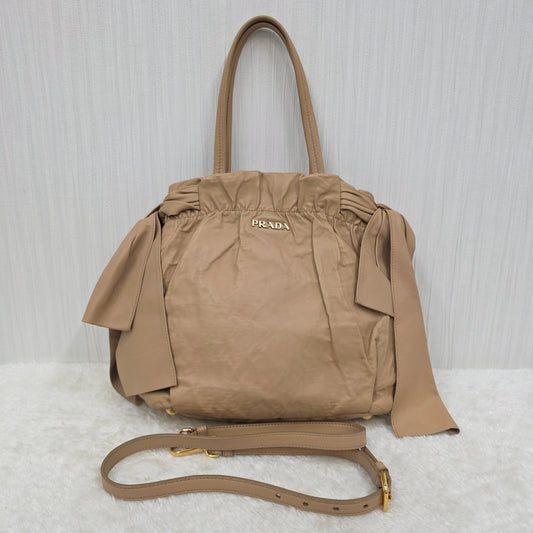 Prada Handbag with Strap (Pre-owned)