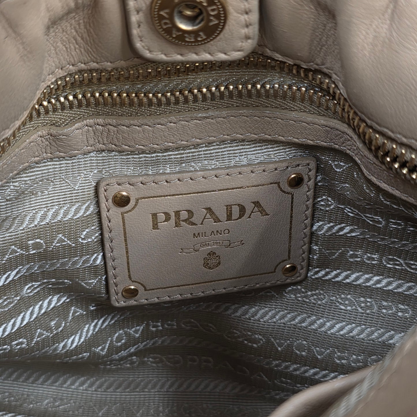 Prada Handbag with Strap (Pre-owned)