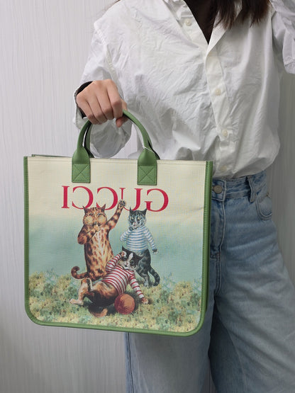 GUCCI Medium Tote Bag – Cat Print Canvas with Green Leather Trim (Pre-owned)