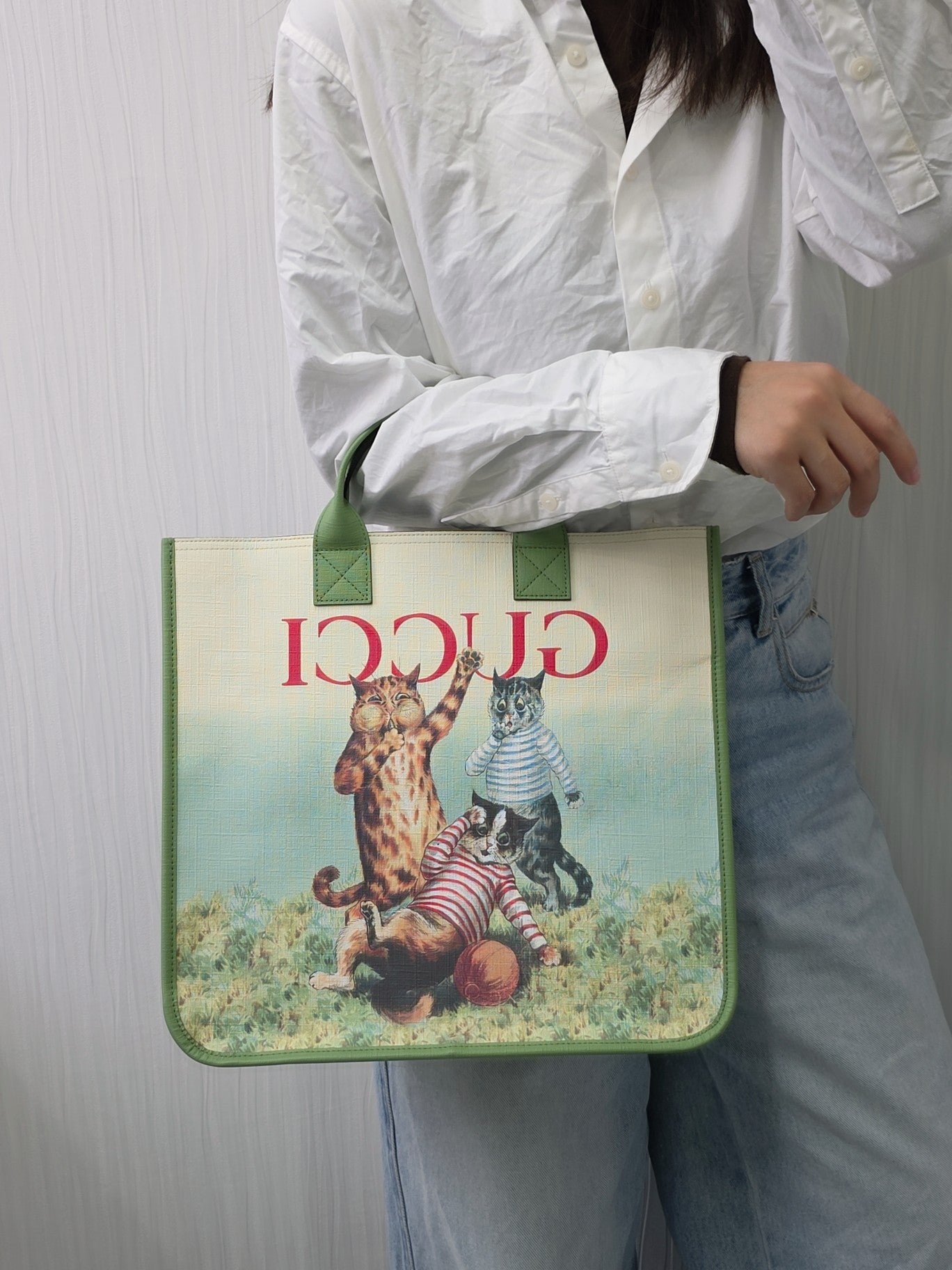 GUCCI Medium Tote Bag – Cat Print Canvas with Green Leather Trim (Pre-owned)