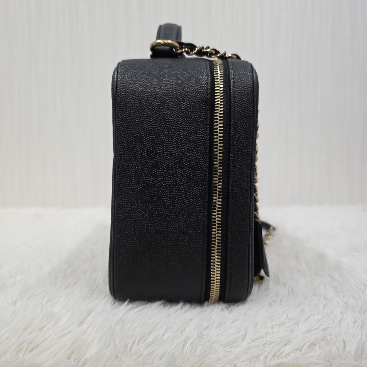 CHANEL CC Filigree Vanity Case Bag (Pre-Owned)