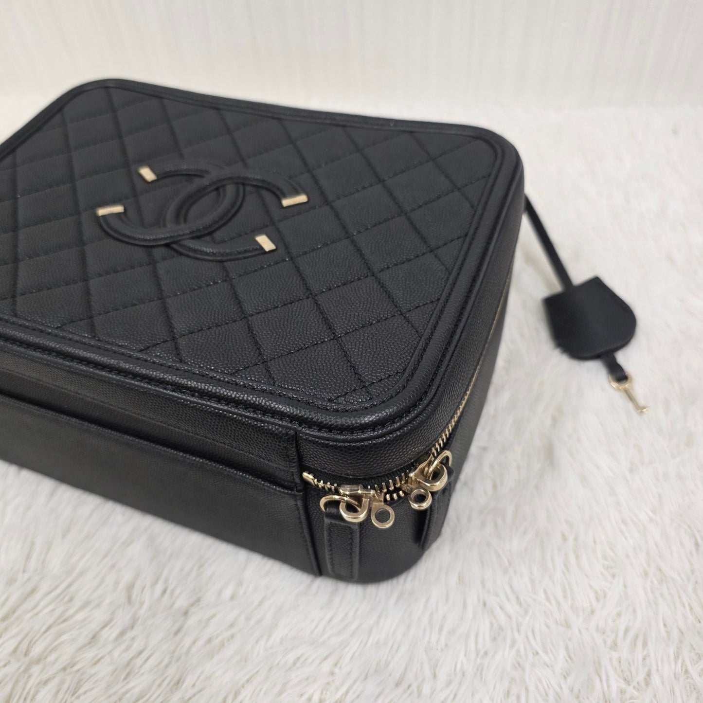 CHANEL CC Filigree Vanity Case Bag (Pre-Owned)