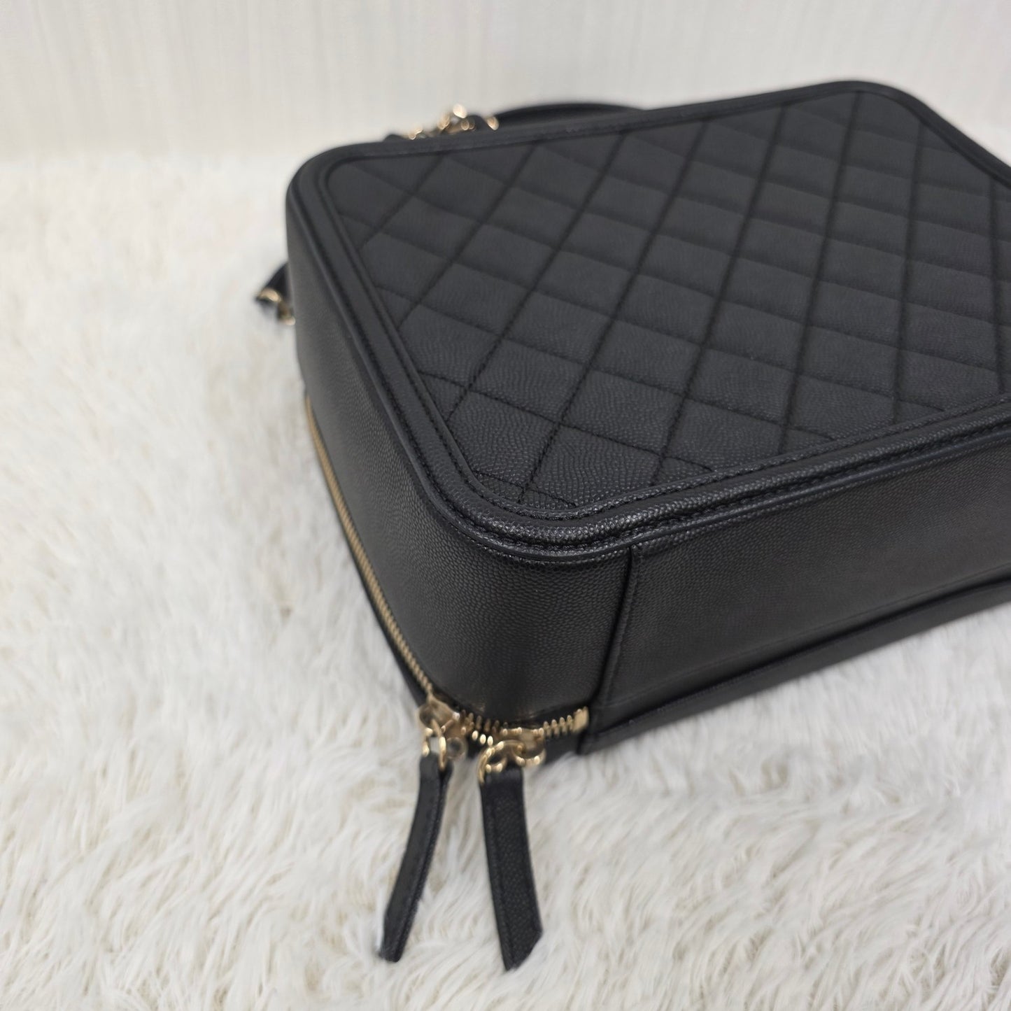 CHANEL CC Filigree Vanity Case Bag (Pre-Owned)