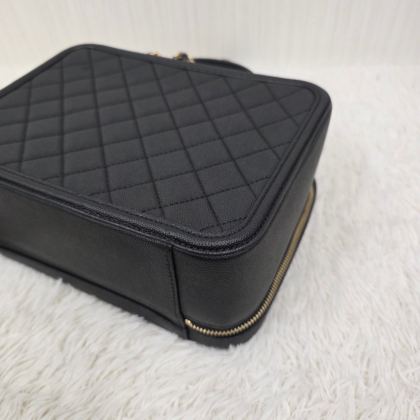 CHANEL CC Filigree Vanity Case Bag (Pre-Owned)