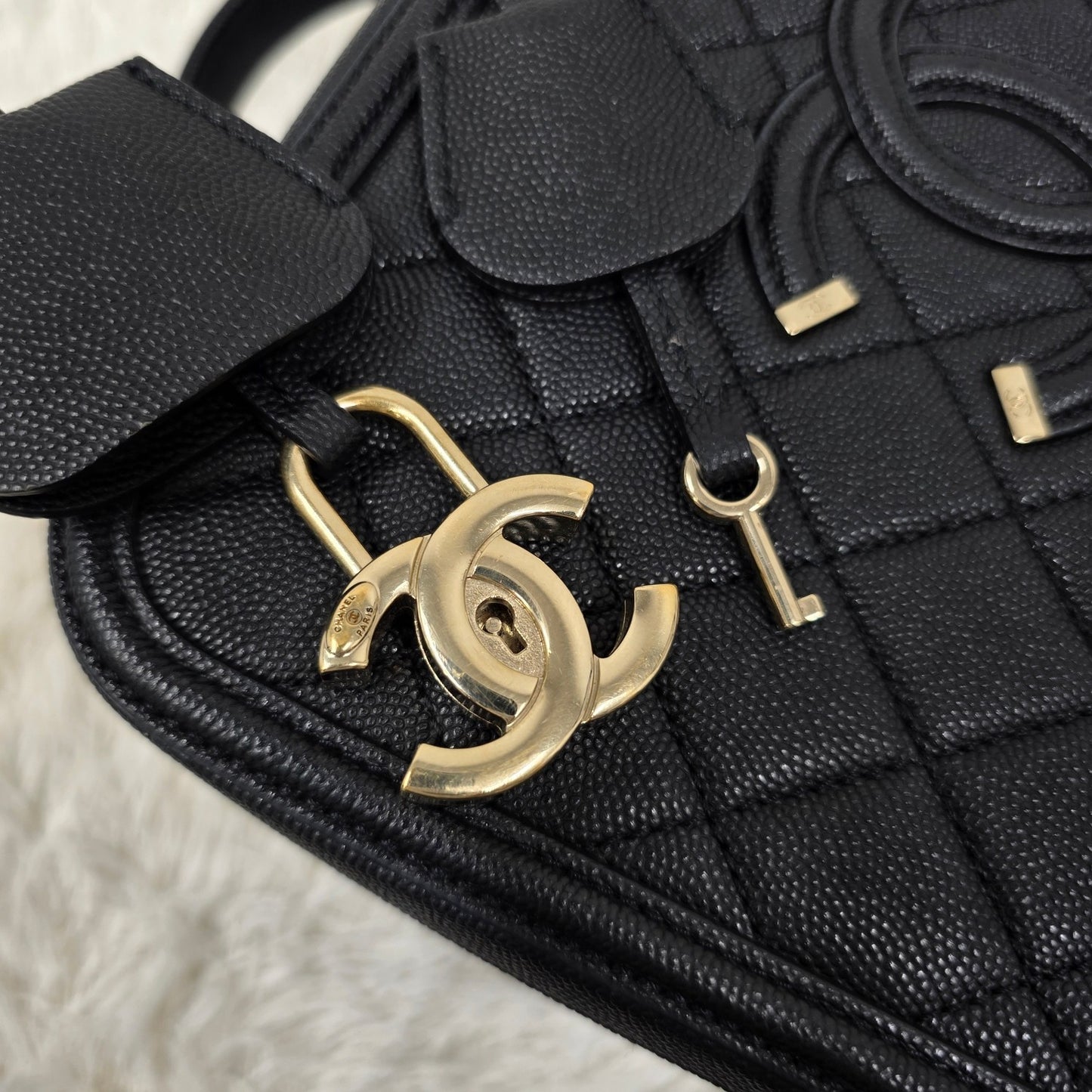 CHANEL CC Filigree Vanity Case Bag (Pre-Owned)