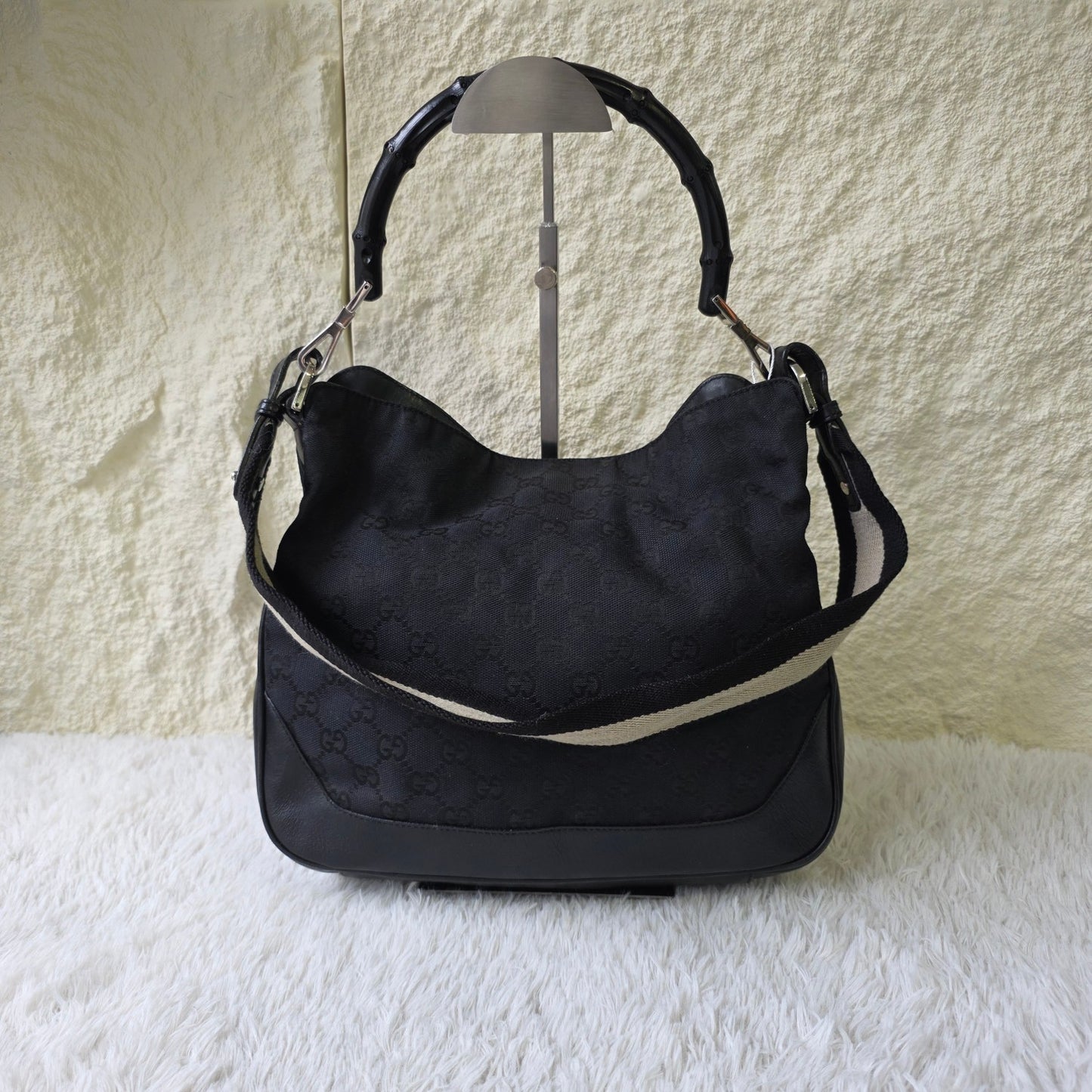 Gucci GG Canvas Shoulder Handbag (Pre-Owned)
