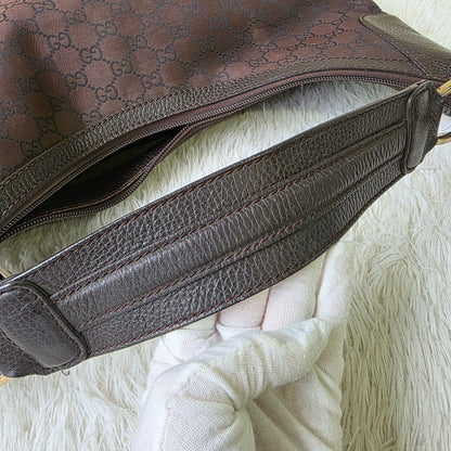 Gucci GG Canvas Half Moon Shoulder Bag Brown Hobo Underarm Style (Pre-Owned)