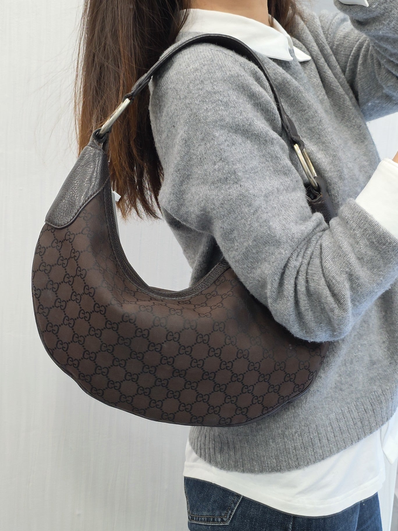 Gucci GG Canvas Half Moon Shoulder Bag Brown Hobo Underarm Style (Pre-Owned)