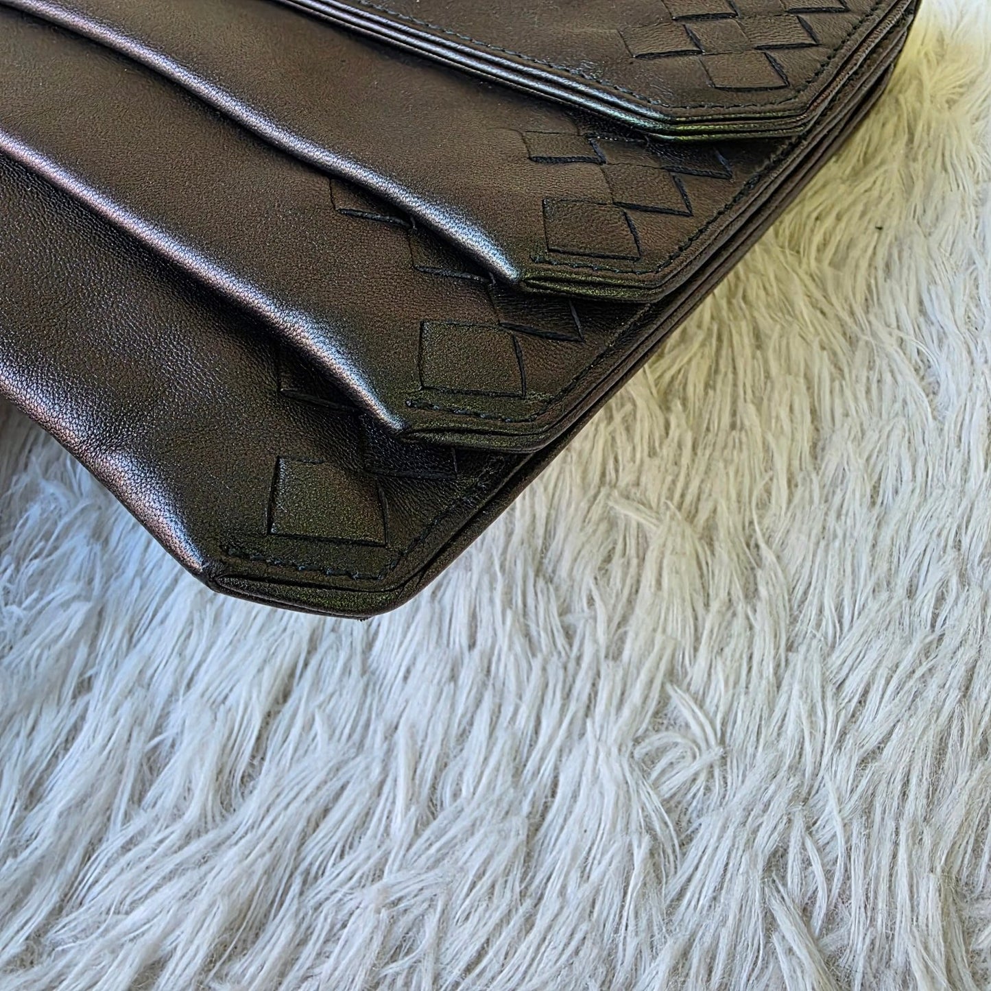 Bottega Veneta Beetle Clasp Intrecciato Clutch Handbag (Pre-Owned)
