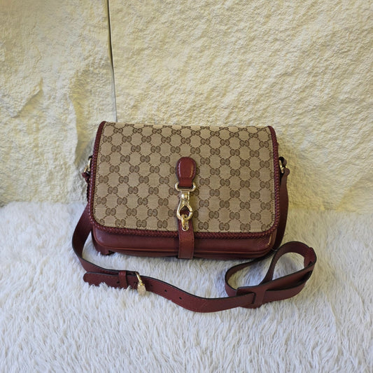 Gucci GG Supreme Canvas Messenger Crossbody Handbag (Pre-Owned)