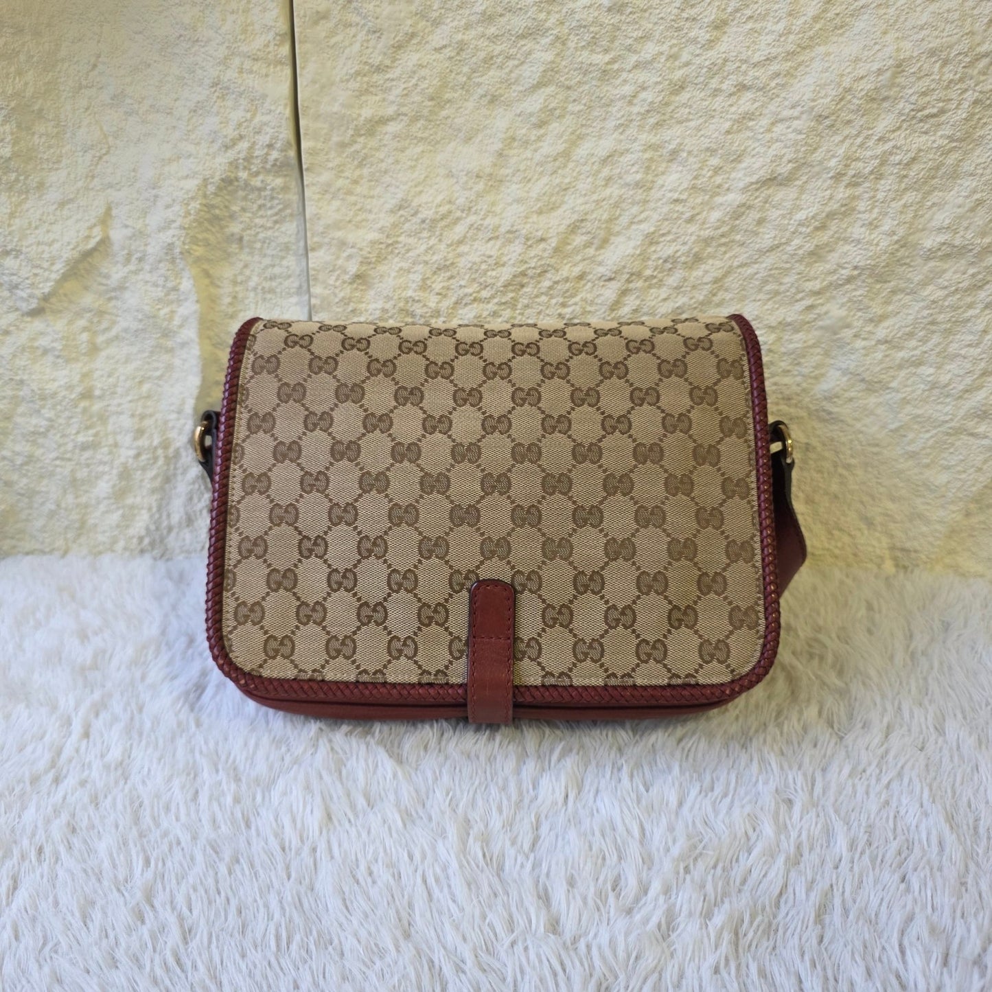 Gucci GG Supreme Canvas Messenger Crossbody Handbag (Pre-Owned)