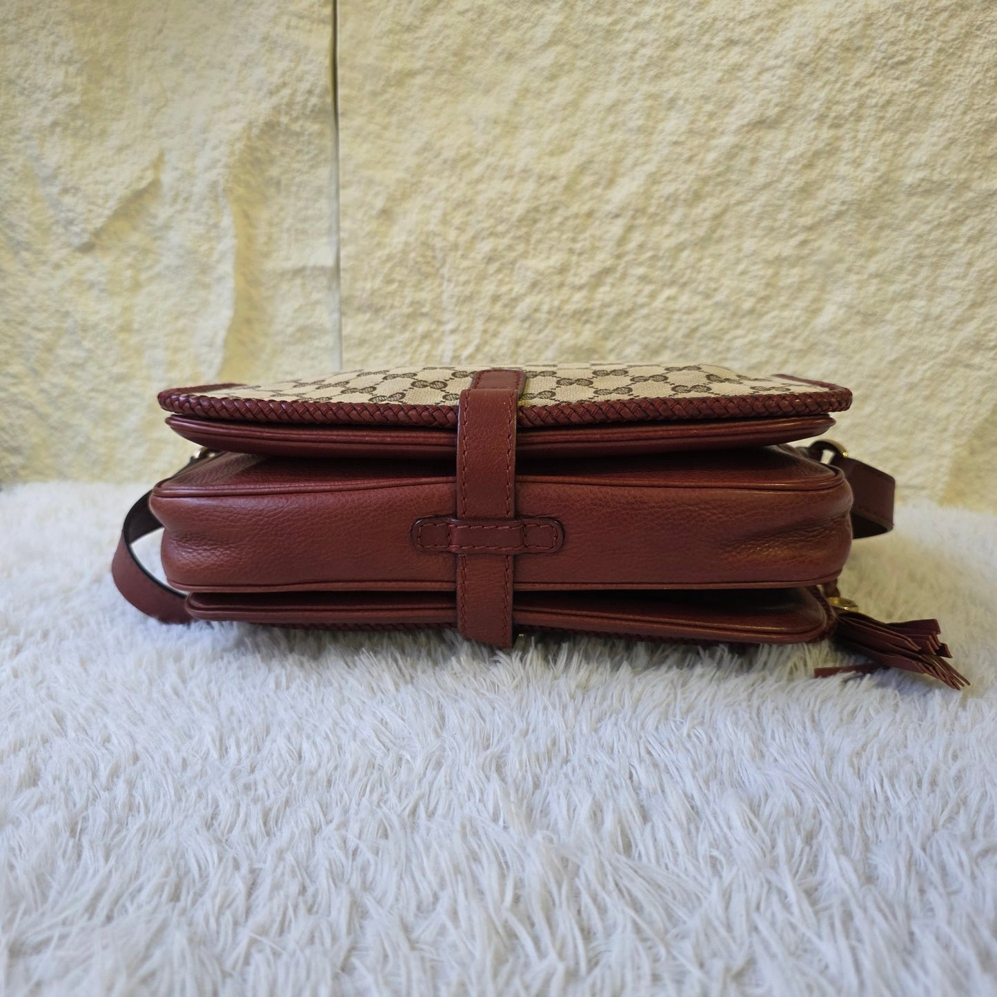 Gucci GG Supreme Canvas Messenger Crossbody Handbag (Pre-Owned)