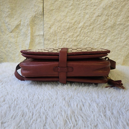 Gucci GG Supreme Canvas Messenger Crossbody Handbag (Pre-Owned)