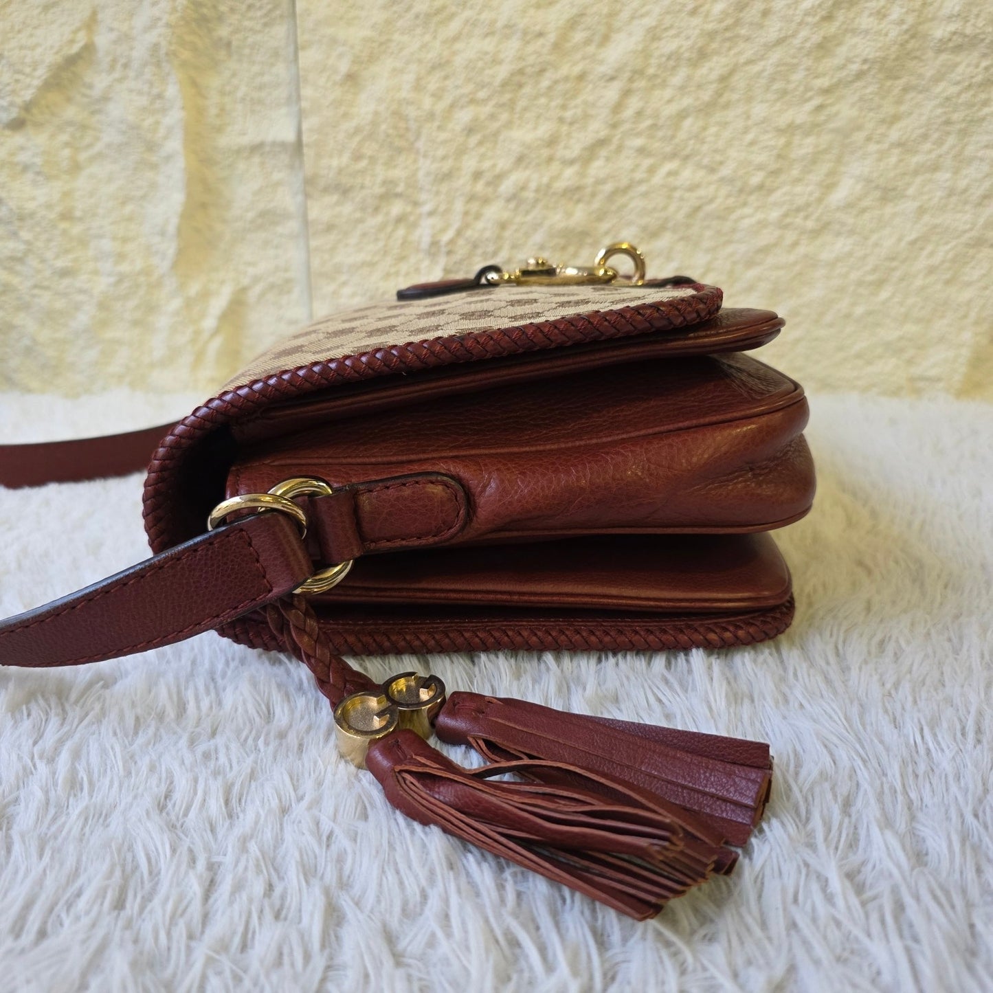 Gucci GG Supreme Canvas Messenger Crossbody Handbag (Pre-Owned)