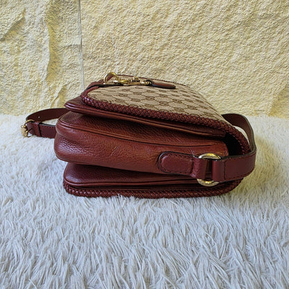 Gucci GG Supreme Canvas Messenger Crossbody Handbag (Pre-Owned)