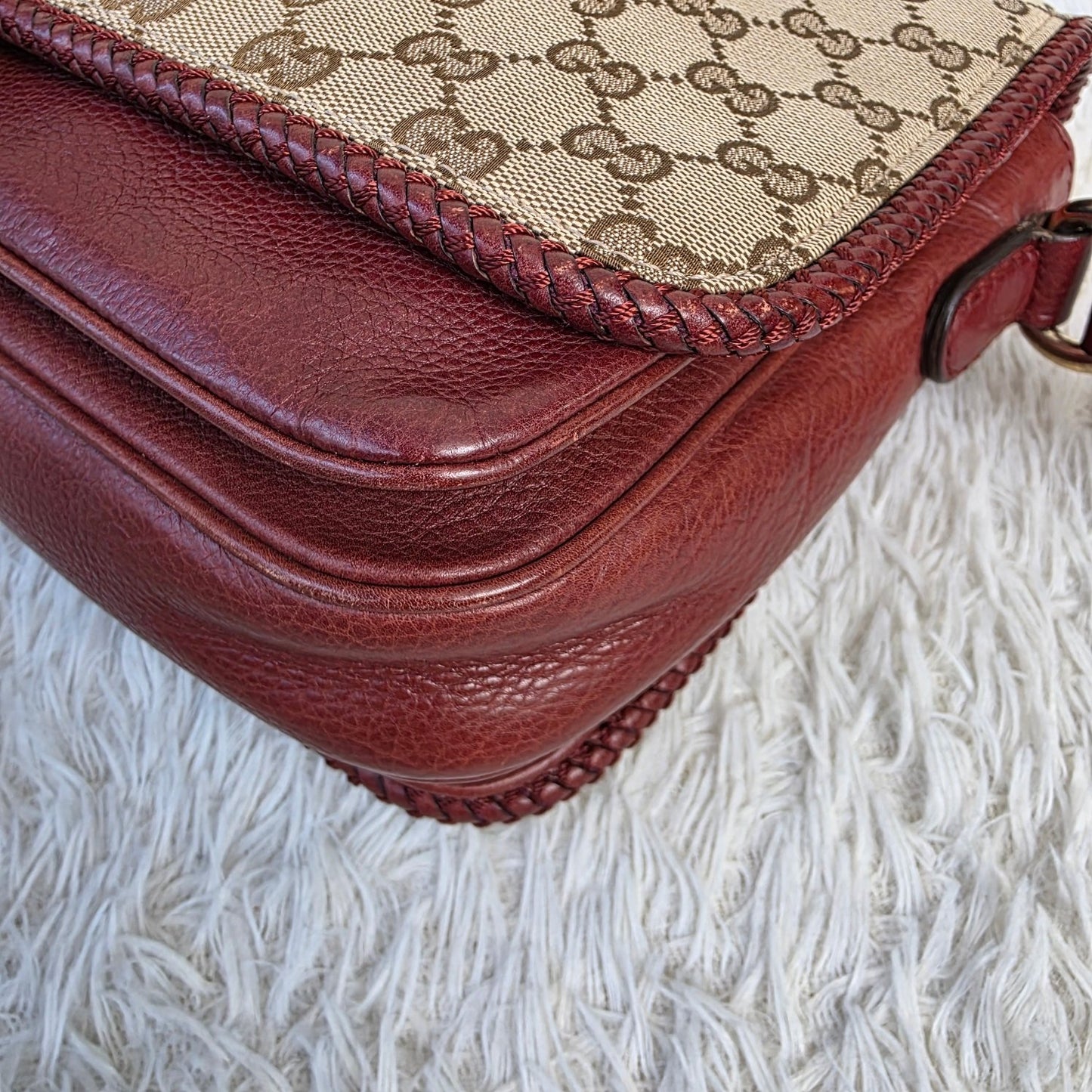 Gucci GG Supreme Canvas Messenger Crossbody Handbag (Pre-Owned)