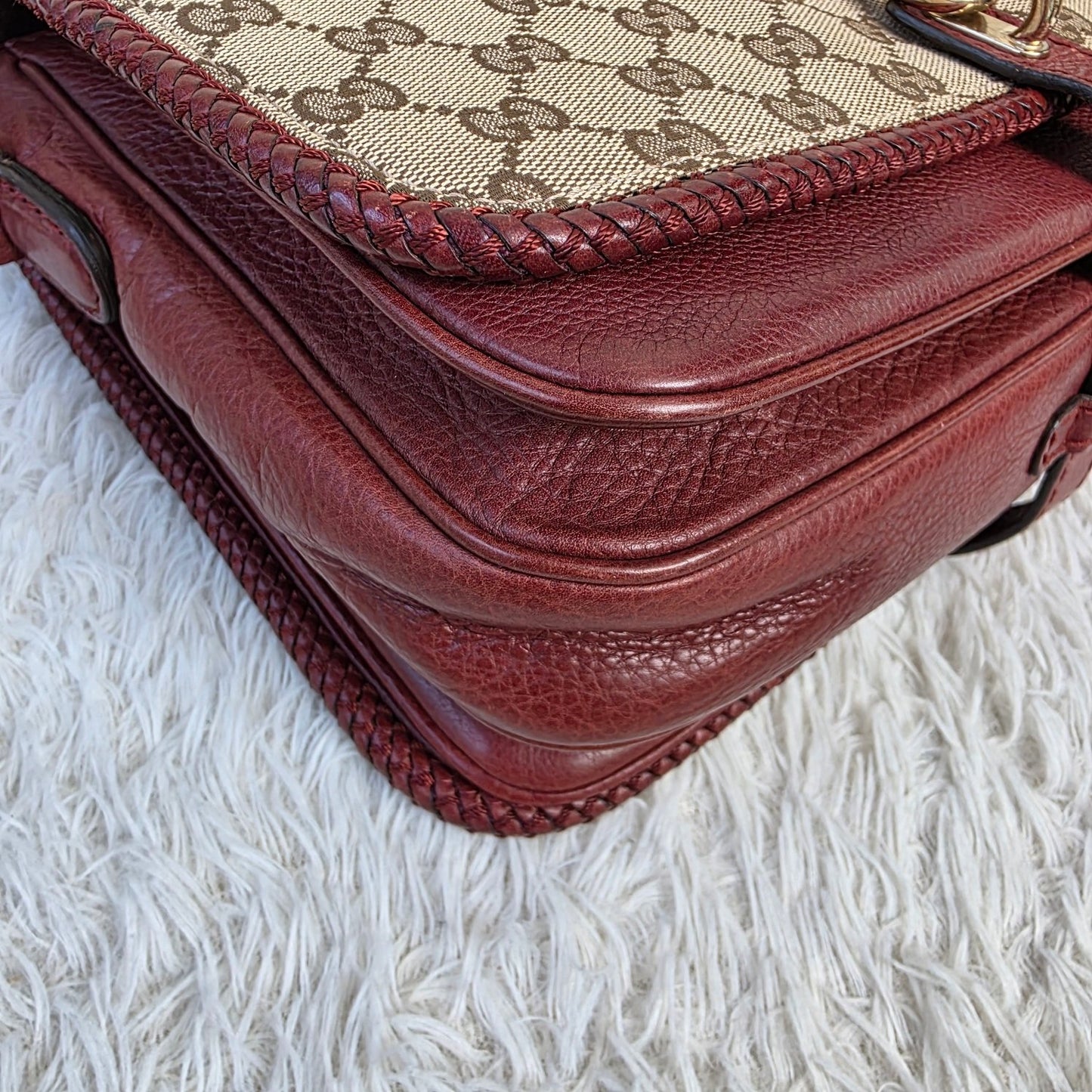 Gucci GG Supreme Canvas Messenger Crossbody Handbag (Pre-Owned)