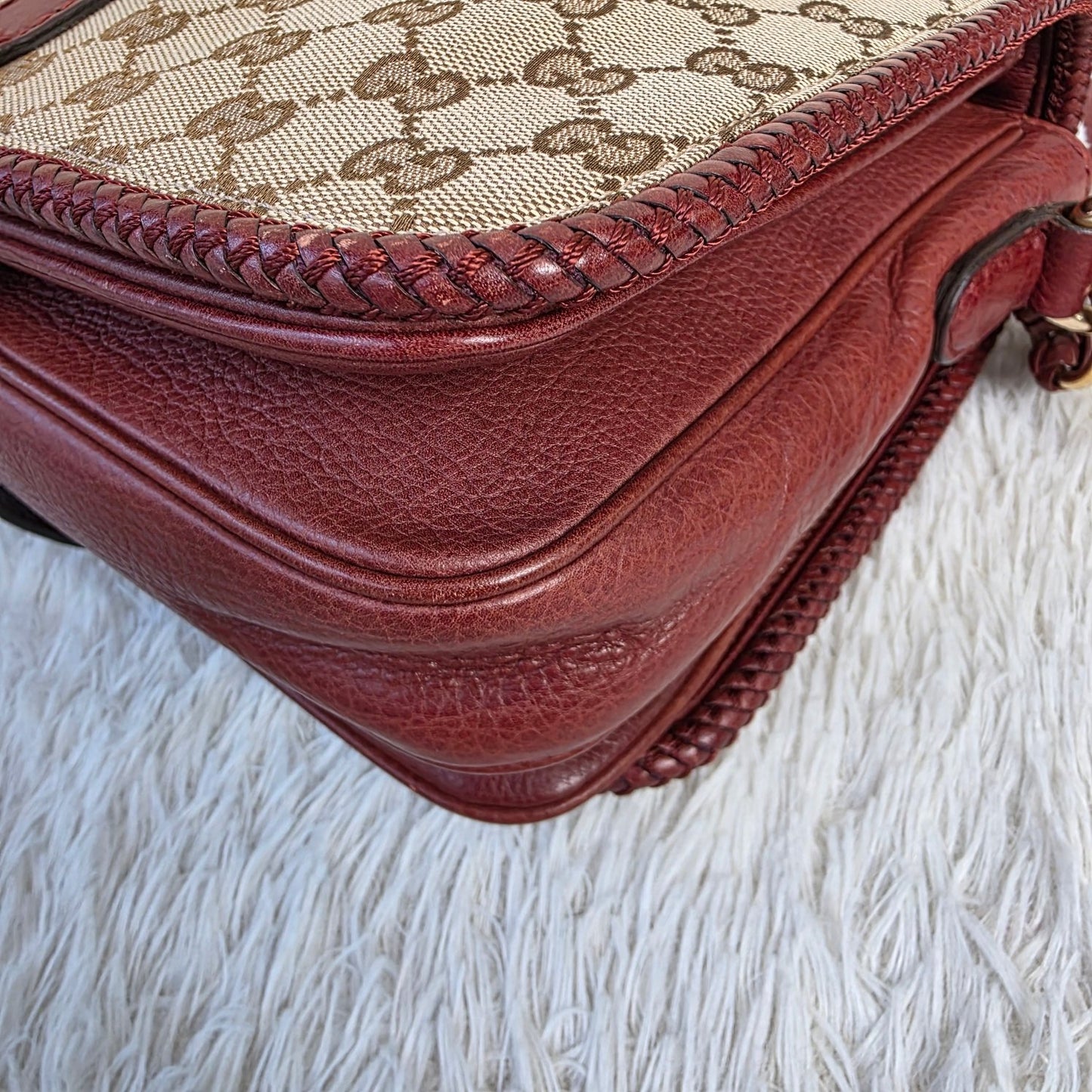 Gucci GG Supreme Canvas Messenger Crossbody Handbag (Pre-Owned)
