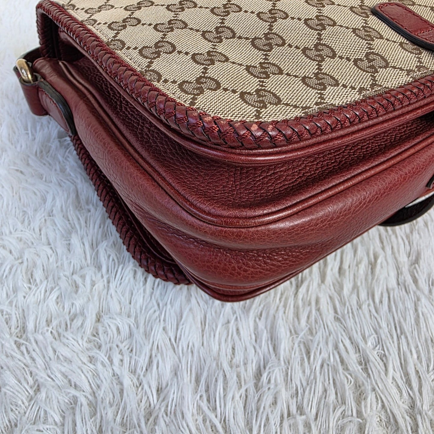 Gucci GG Supreme Canvas Messenger Crossbody Handbag (Pre-Owned)