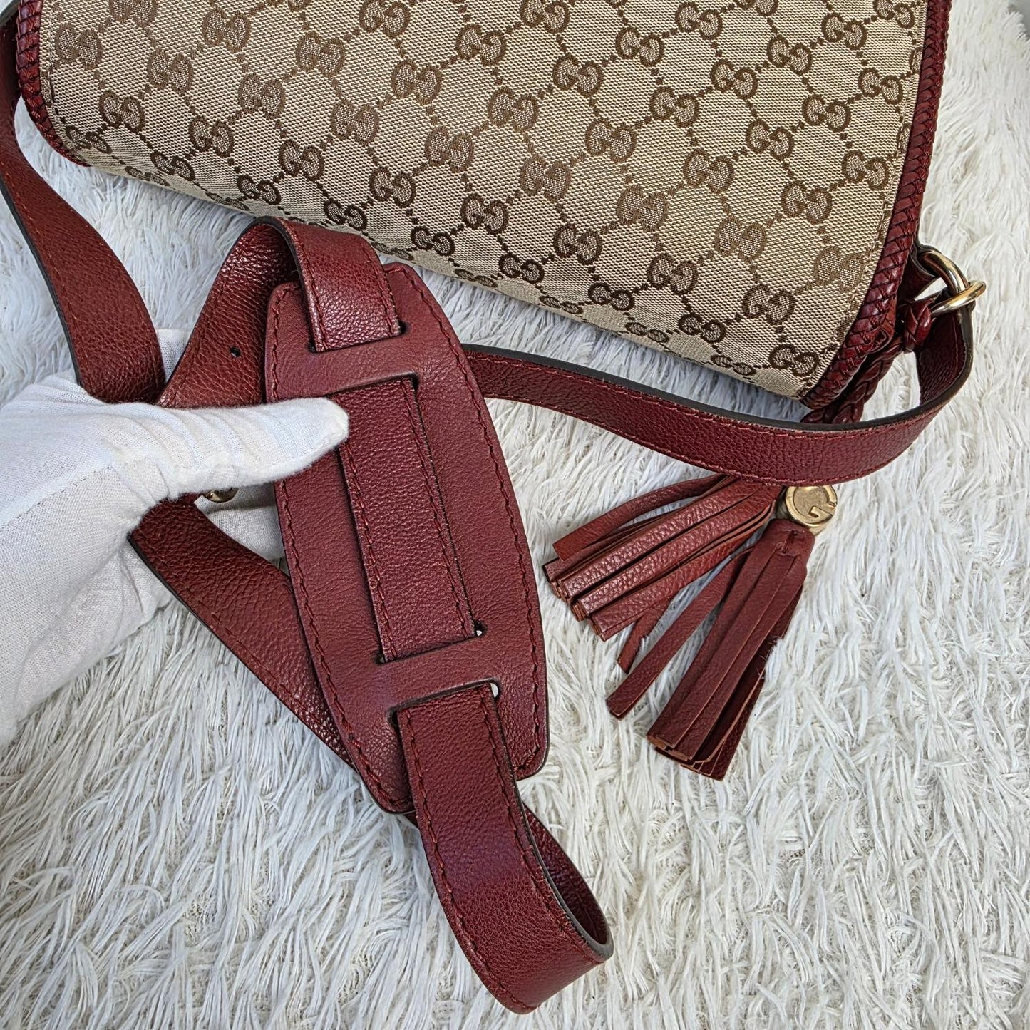 Gucci GG Supreme Canvas Messenger Crossbody Handbag (Pre-Owned)