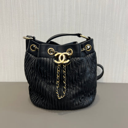 CHANEL Drawstring Bucket Chain Shoulder Handbag (Pre-Owned)