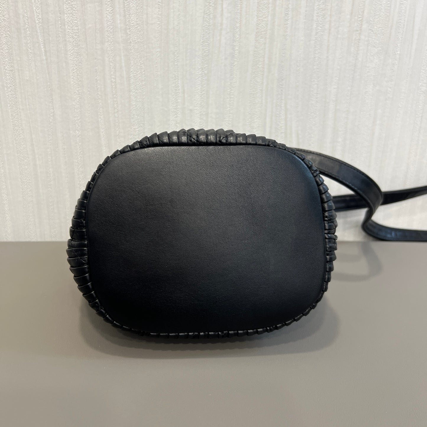CHANEL Drawstring Bucket Chain Shoulder Handbag (Pre-Owned)