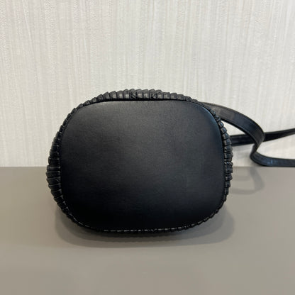 CHANEL Drawstring Bucket Chain Shoulder Handbag (Pre-Owned)