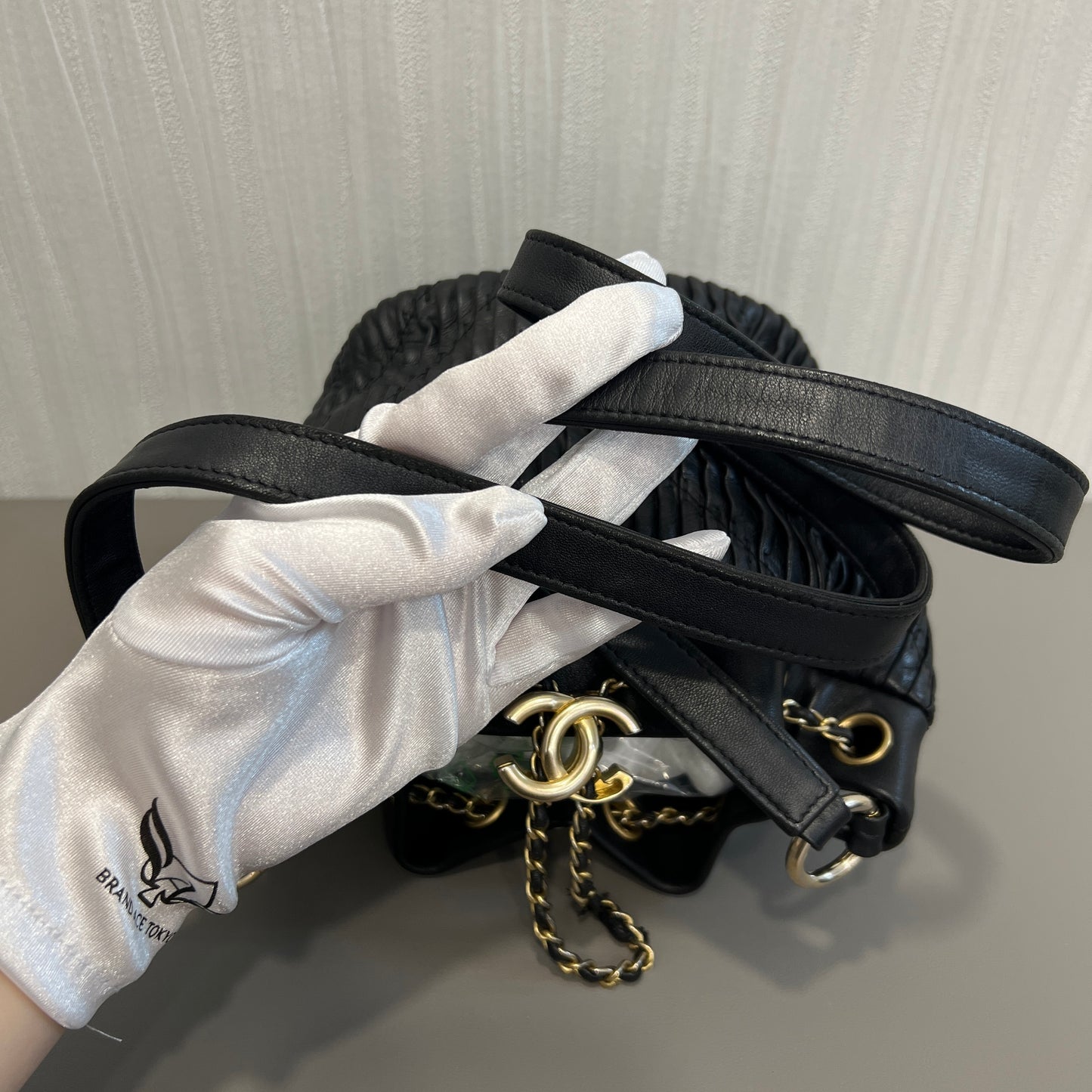 CHANEL Drawstring Bucket Chain Shoulder Handbag (Pre-Owned)