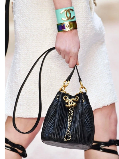 CHANEL Drawstring Bucket Chain Shoulder Handbag (Pre-Owned)