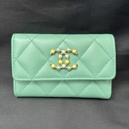Chanel Mint Green Quilted Pearl CC Card Holder (Pre-Owned)