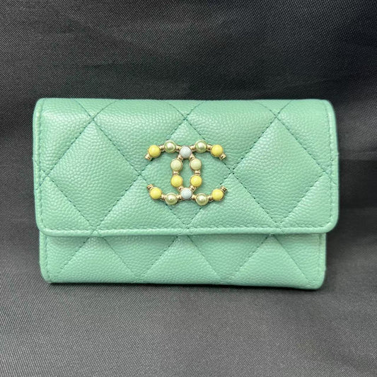 Chanel Mint Green Quilted Pearl CC Card Holder (Pre-Owned)