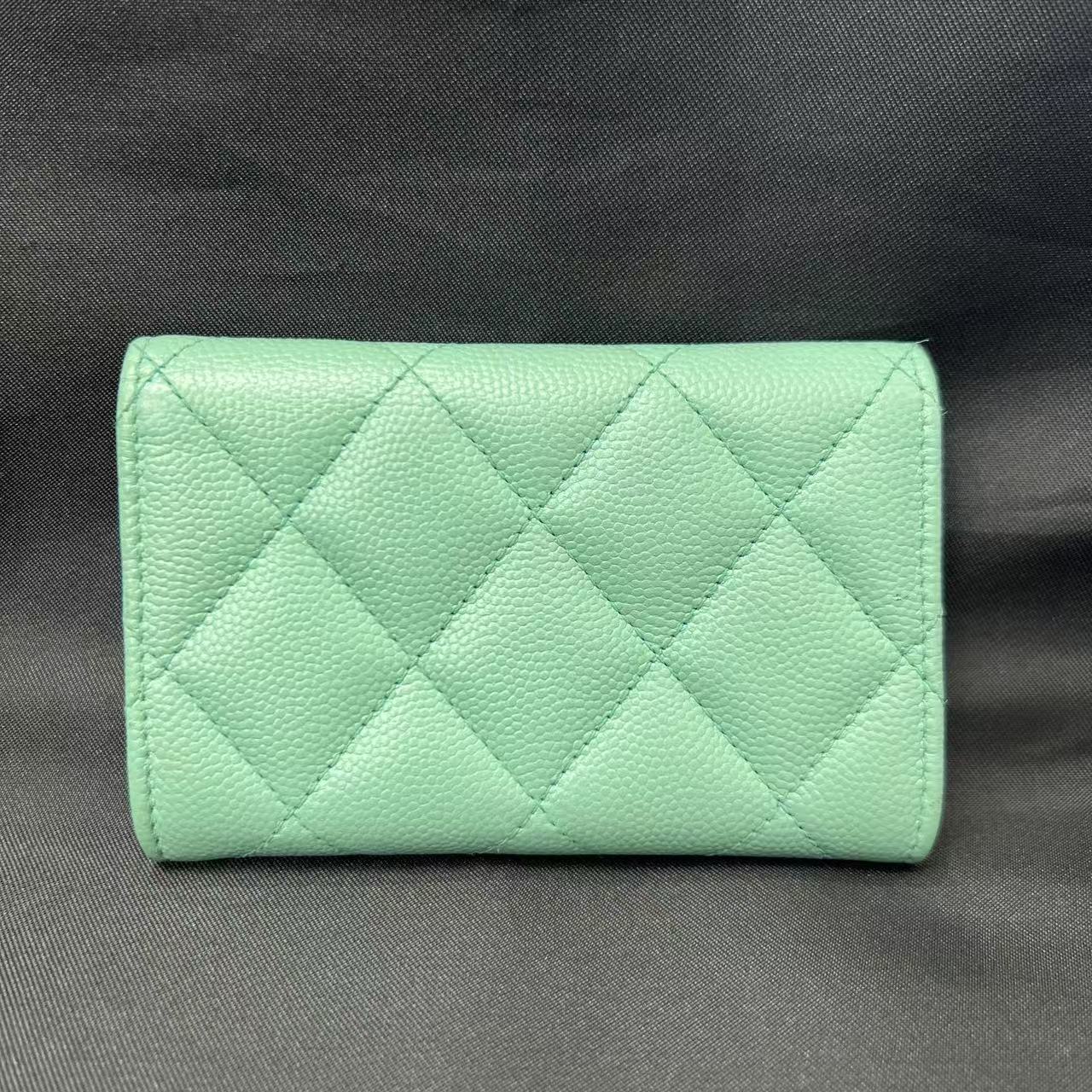 Chanel Mint Green Quilted Pearl CC Card Holder (Pre-Owned)
