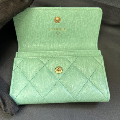 Chanel Mint Green Quilted Pearl CC Card Holder (Pre-Owned)