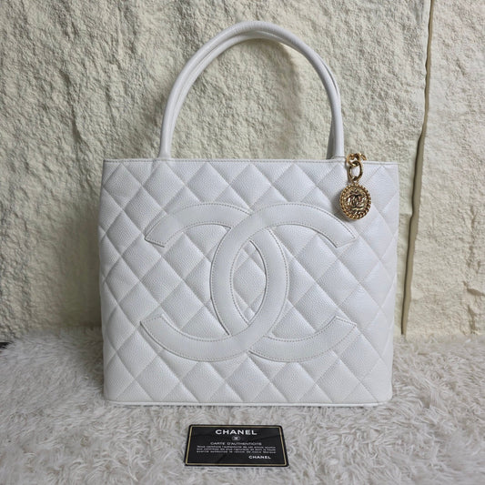 CHANEL Grand Shopping Tote GST Caviar Leather White (Pre-Owned)