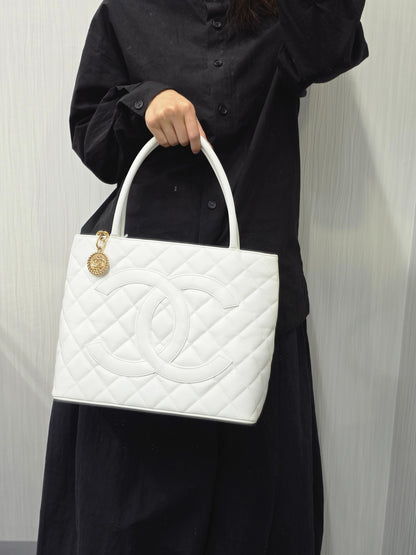 CHANEL Grand Shopping Tote GST Caviar Leather White (Pre-Owned)