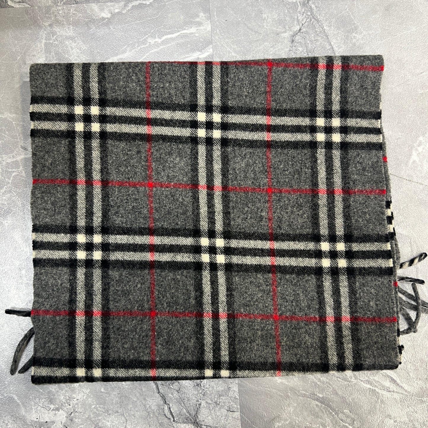 Burberry经典格纹羊绒围巾（二手） 