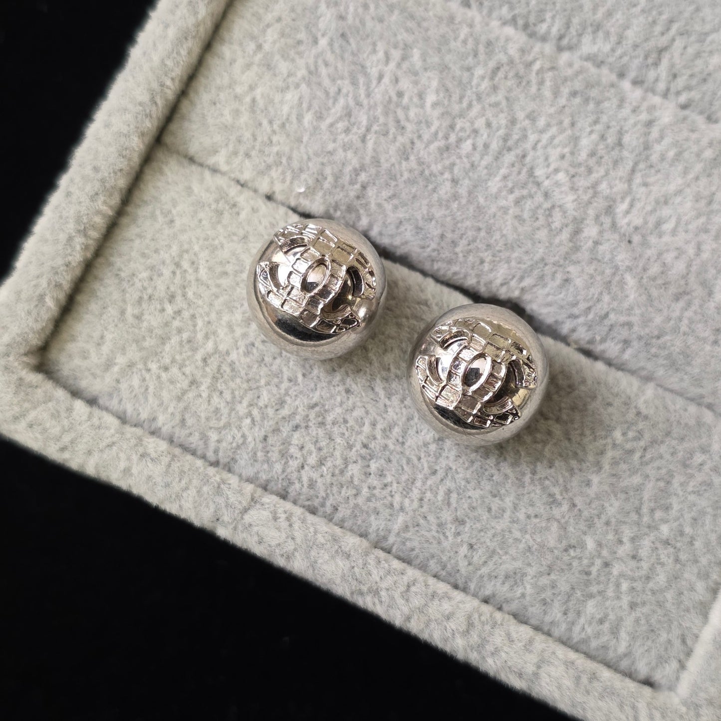 CHANEL Clip-On Earrings (Pre-Owned)