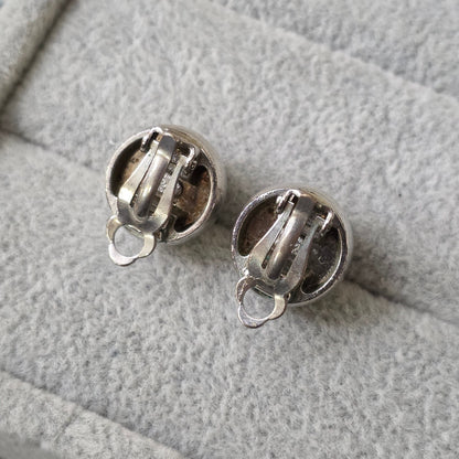 CHANEL Clip-On Earrings (Pre-Owned)