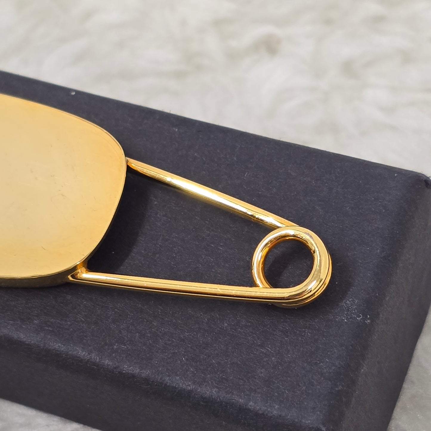 GUCCI Safety Pin Brooch (Pre-Owned)